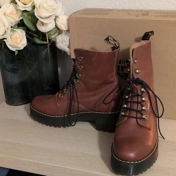 Dr Martens Leona Combat Boots In Saddle Tan Farrier Leather Sz 10 Like New W/Box - Picture 8 of 15